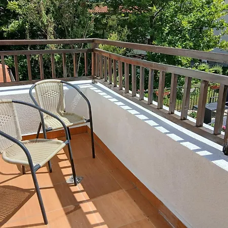 Scenic, 2 Bedroom With Views *